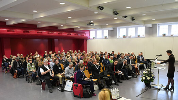 Anlässlich der Mitgliederversammlung wurde Daniel Knöpfli zum Co-Präsidenten gewählt.Im Zentrum der Jahrestagung 2017 der Sozialkonferenz des Kantons Zürich standen arbeitsmarktfähige Personen, welche aus den verschiedensten Gründen länger als ein Jahr auf Stellensuche sind.